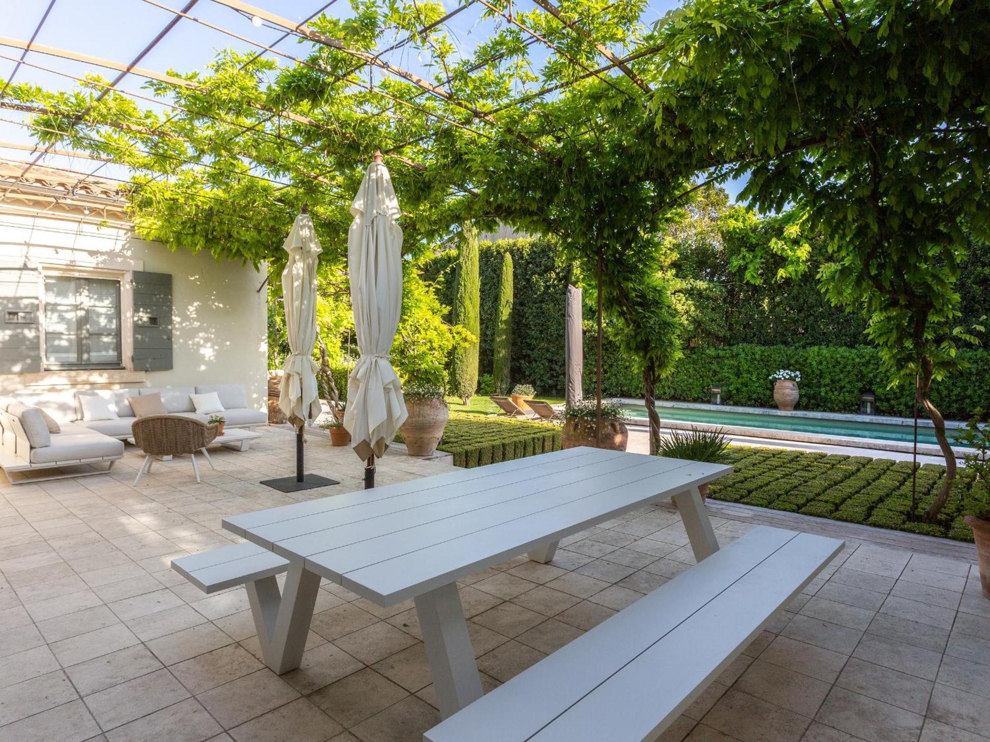 Superbe Maison Climatisee Avec Piscine Au Coeur De Maussane - Proche Commerces Et Activites! - Fr-1-599-83 Exterior photo
