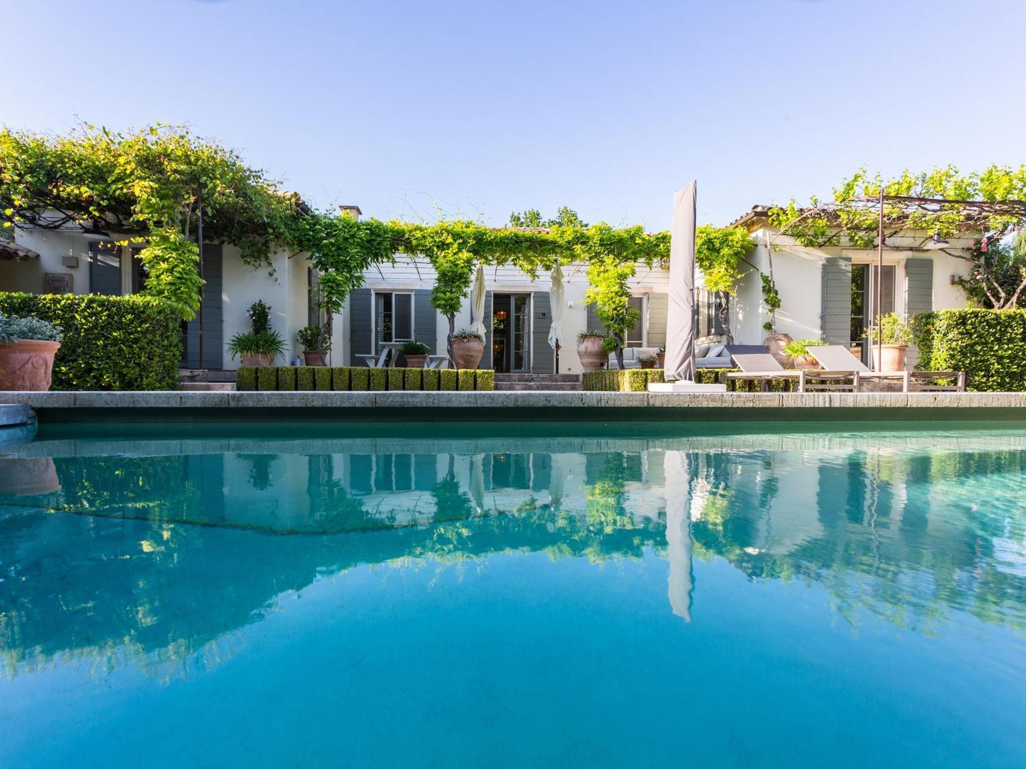 Superbe Maison Climatisee Avec Piscine Au Coeur De Maussane - Proche Commerces Et Activites! - Fr-1-599-83 Exterior photo