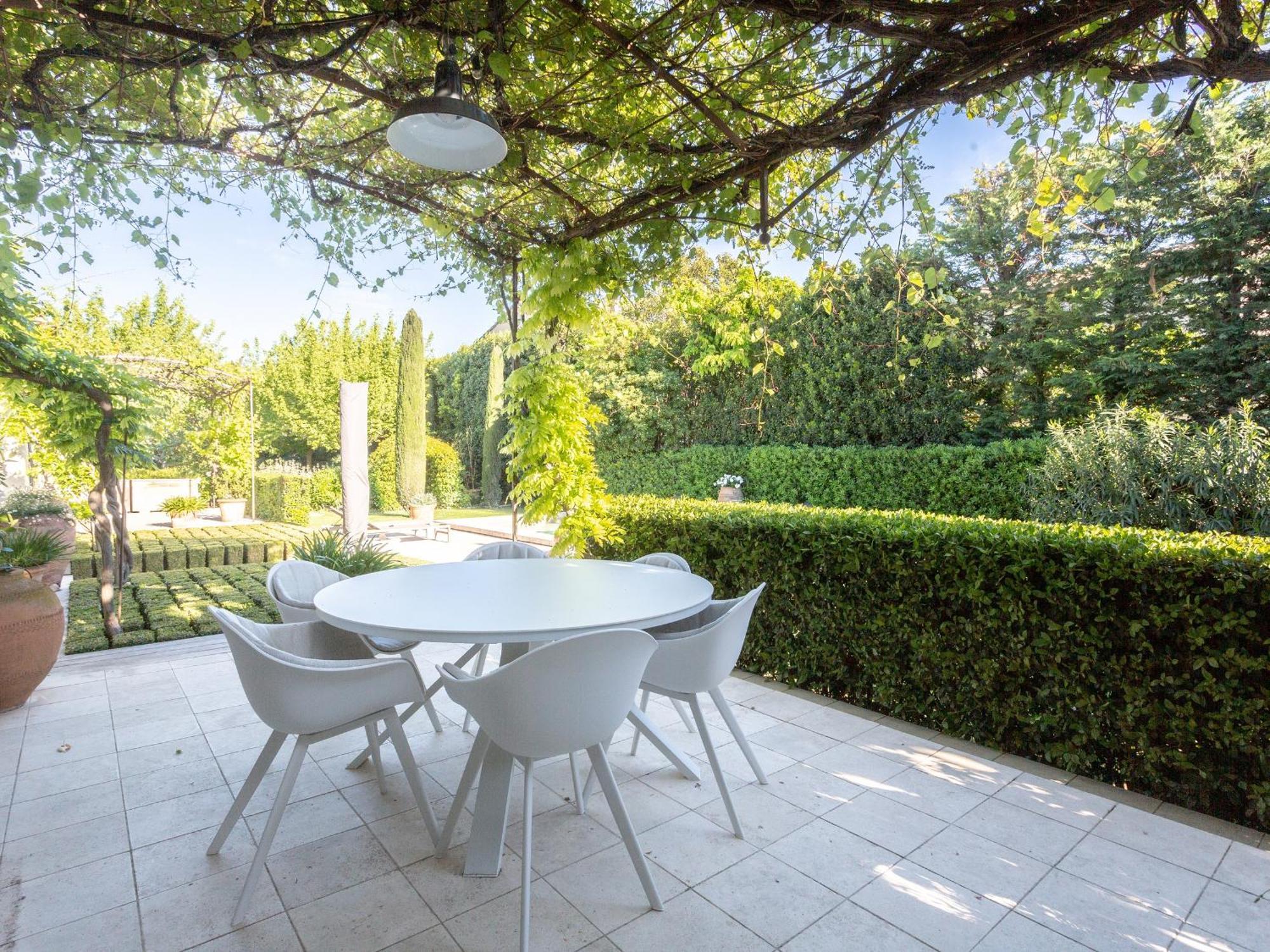 Superbe Maison Climatisee Avec Piscine Au Coeur De Maussane - Proche Commerces Et Activites! - Fr-1-599-83 Exterior photo